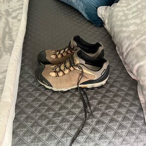 Men’s Oboz waterproof hiking sneakers